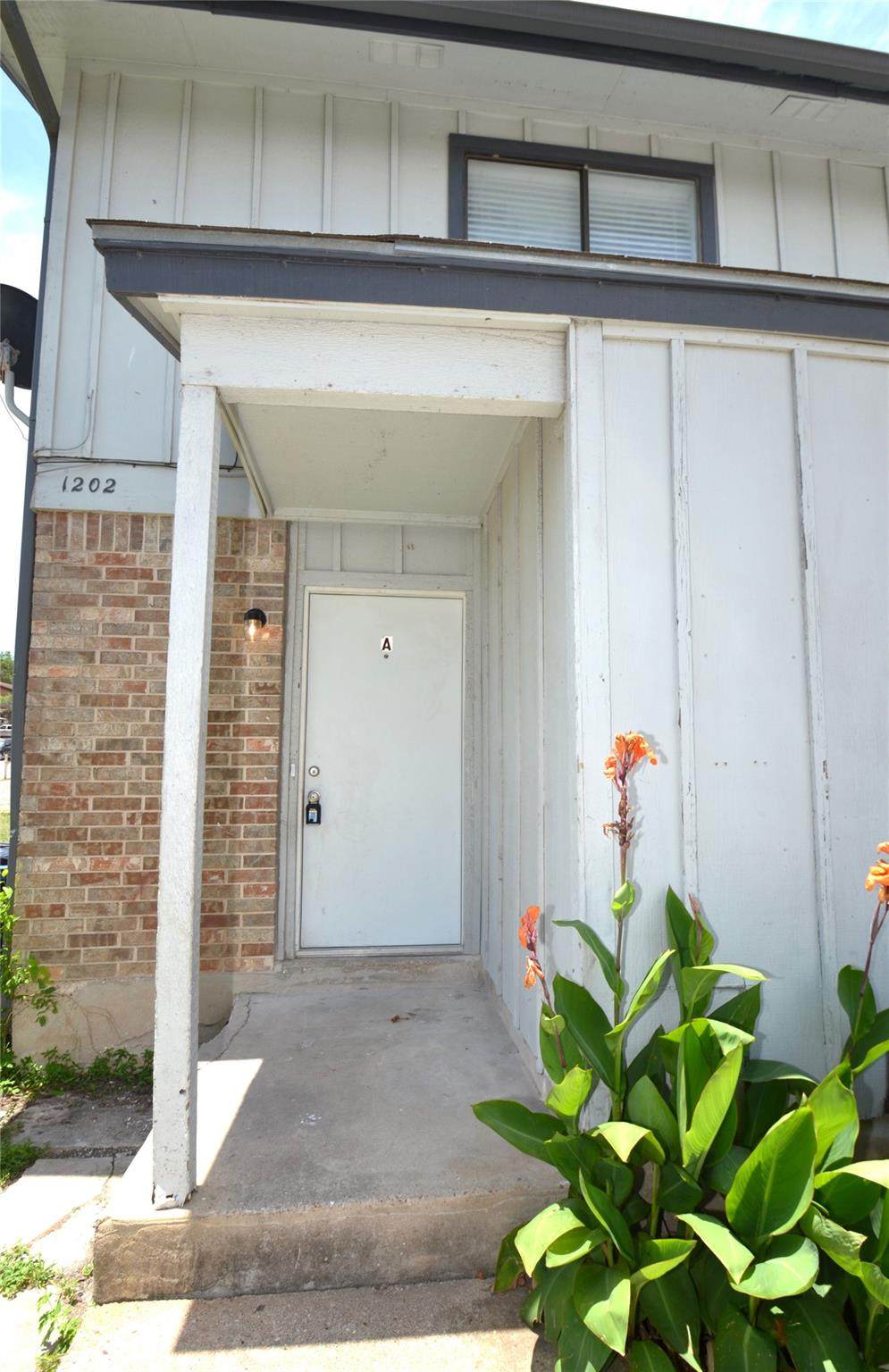 1202 Southport Dr - Photo 1