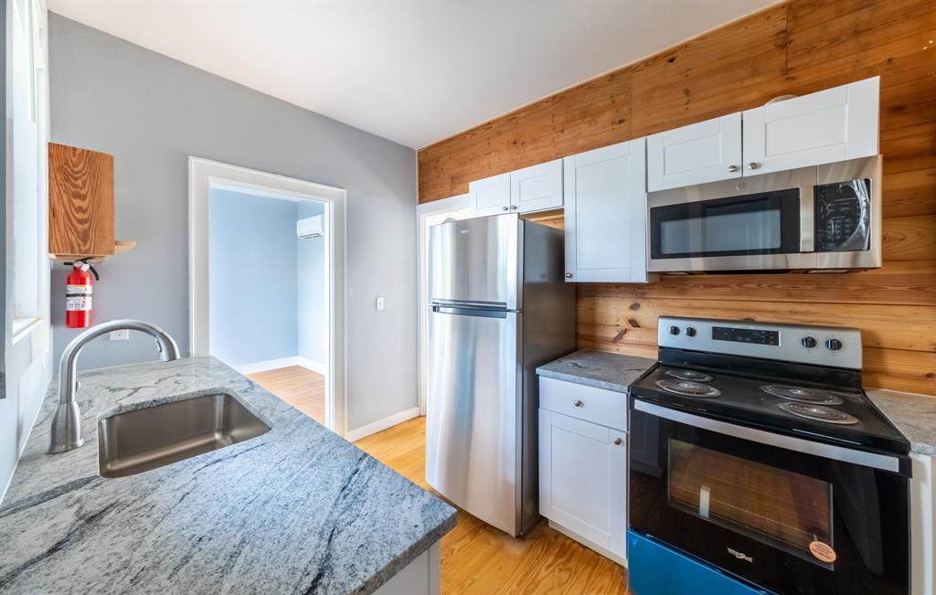 3111 Grooms St - Photo 1