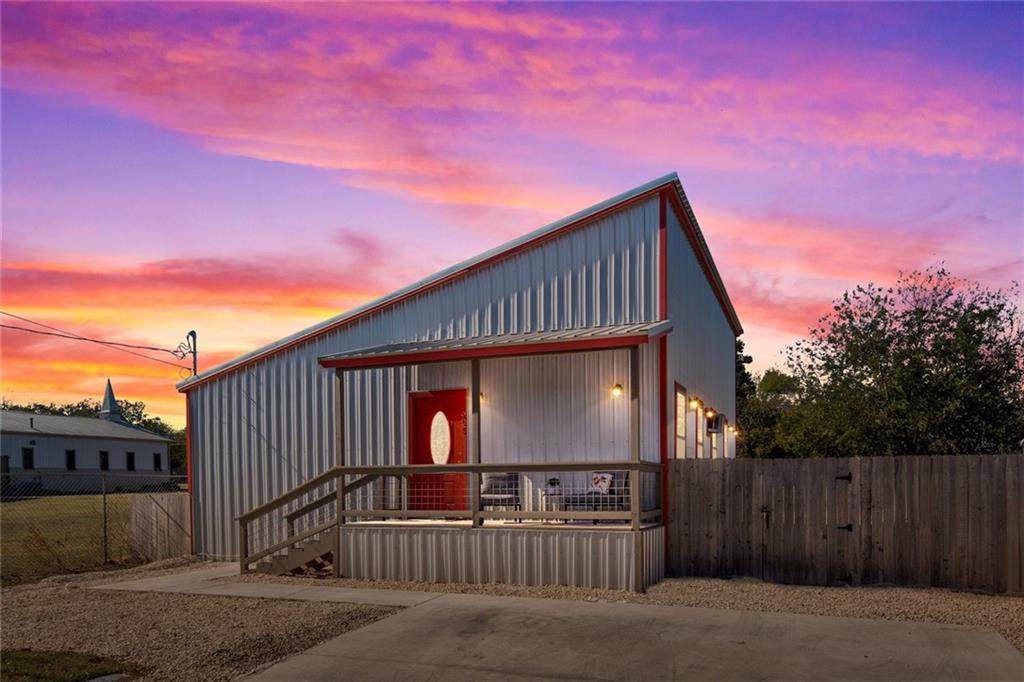 505 San Saba St - Photo 1