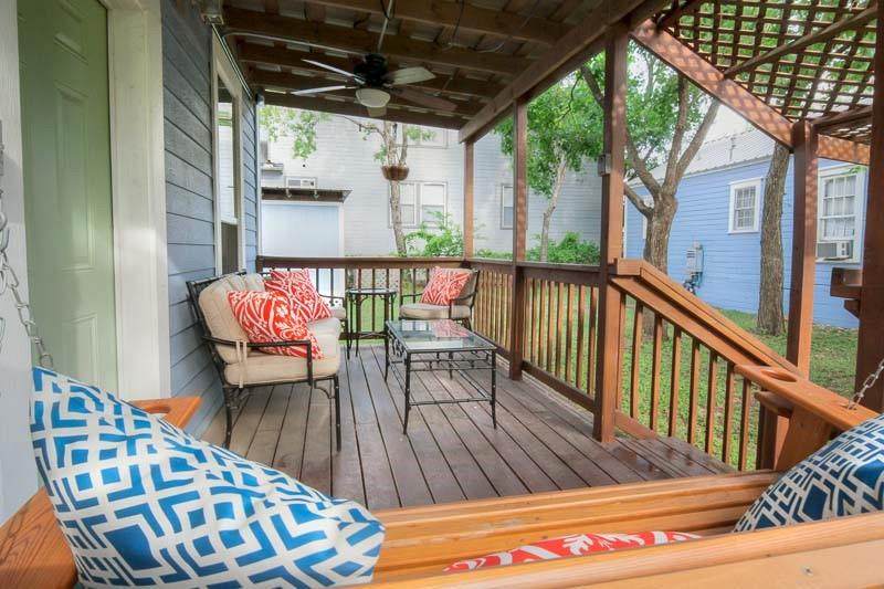 609 35th St - Photo 1