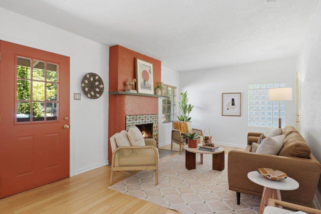 1723 38th St - Photo 1