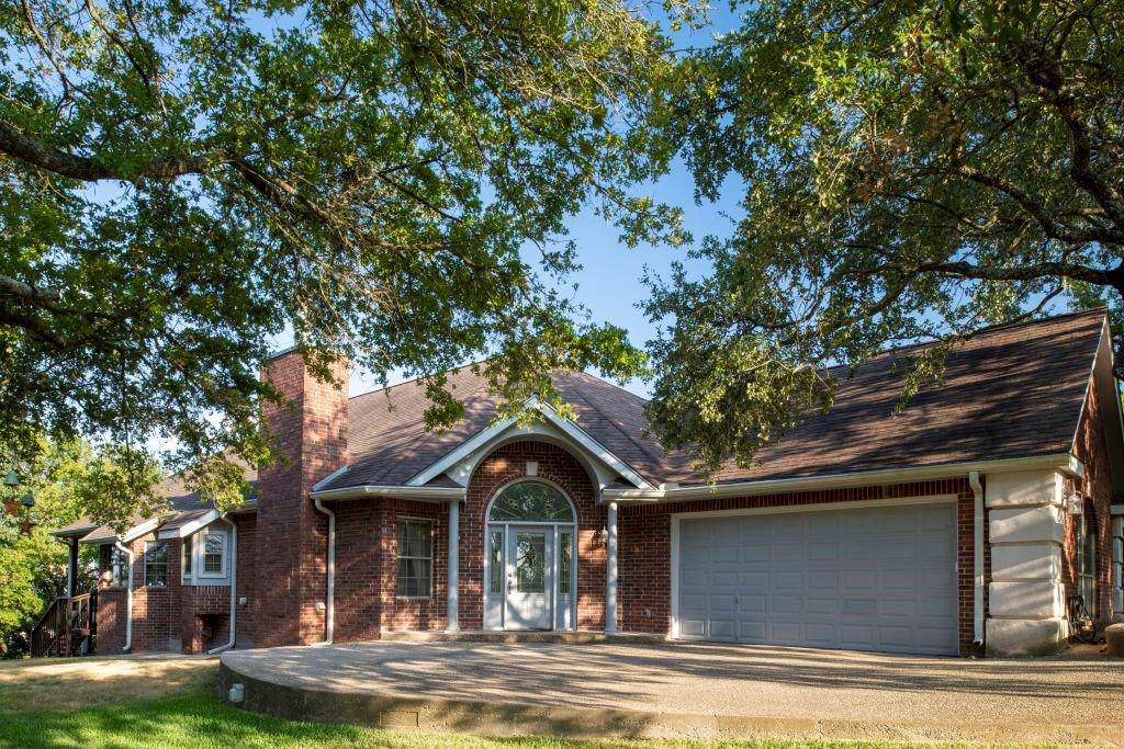 493 Summit Cir - Photo 1