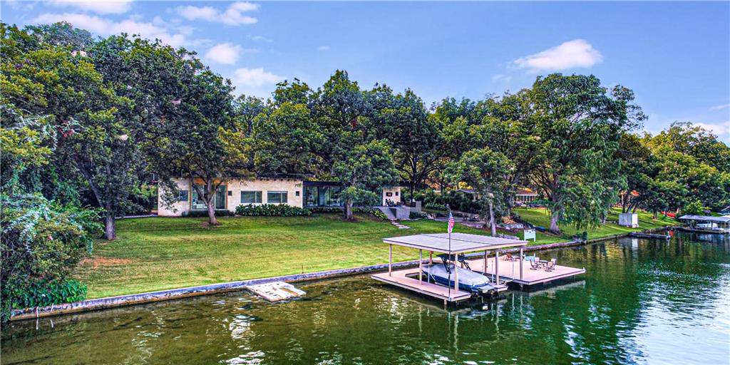 2906 Edgewater Dr - Photo 1