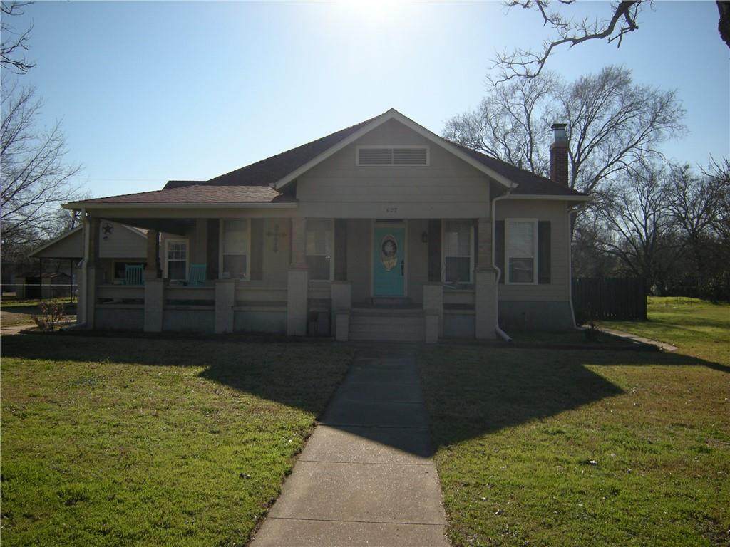 627 Ackerman - Photo 1