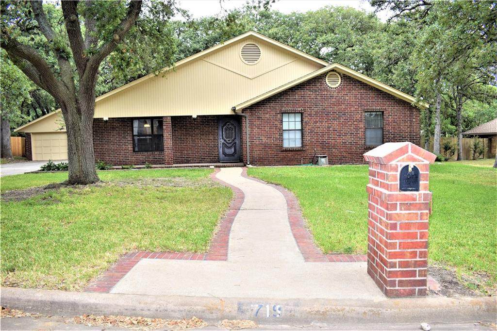 719 Enfield Dr - Photo 1