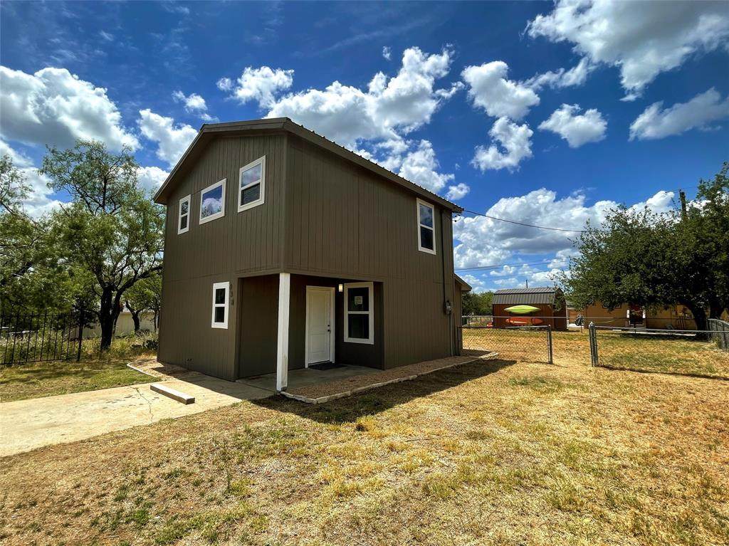 838 Fir Ln - Photo 1