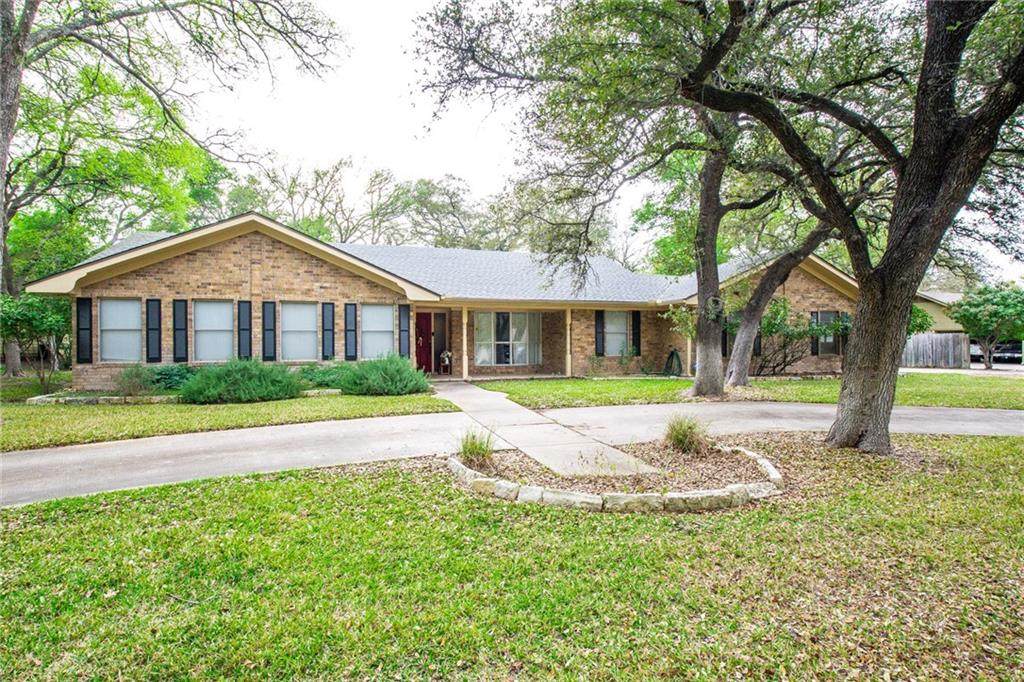 700 Whispering Oaks Dr - Photo 1