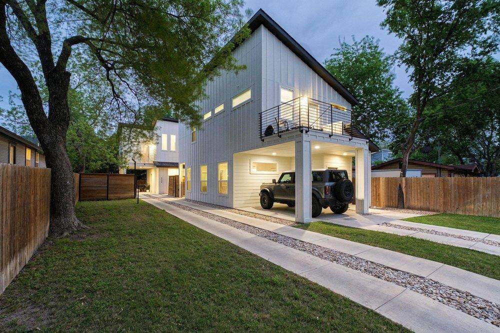 913 Valdez St - Photo 1