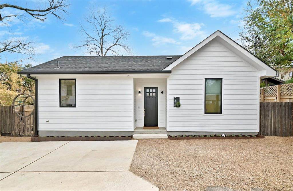 2216 Lindell Ave - Photo 1