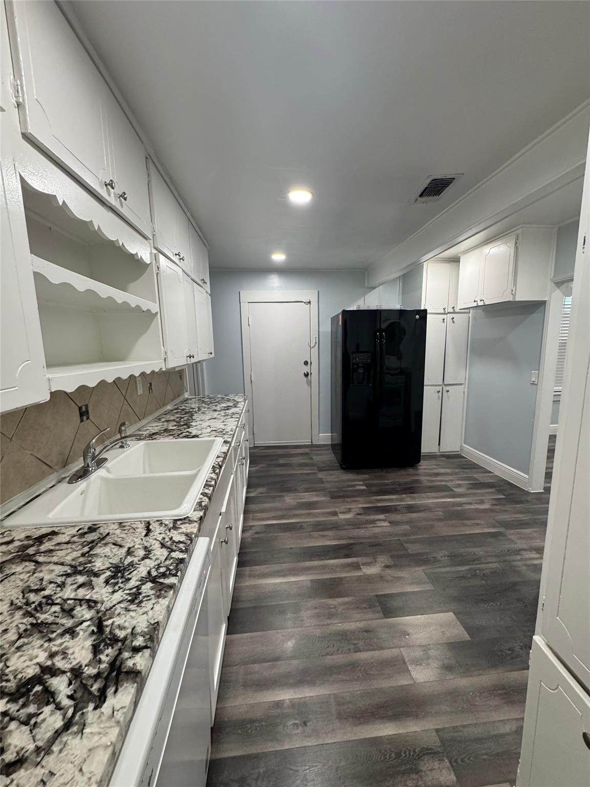 1705 Holly St - Photo 1