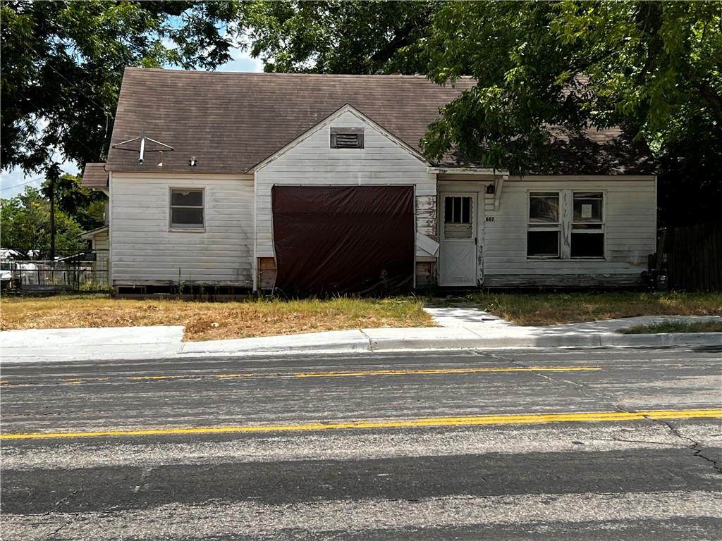 607 Cameron Ave - Photo 1