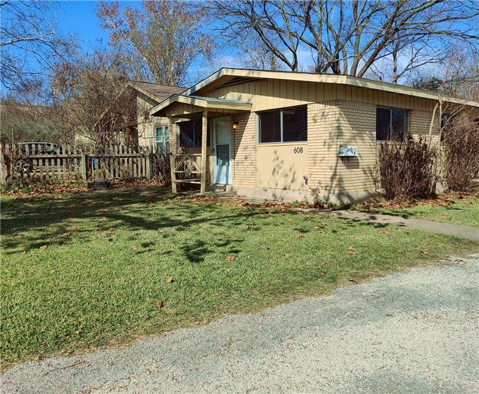 608 North Loop Blvd - Photo 1