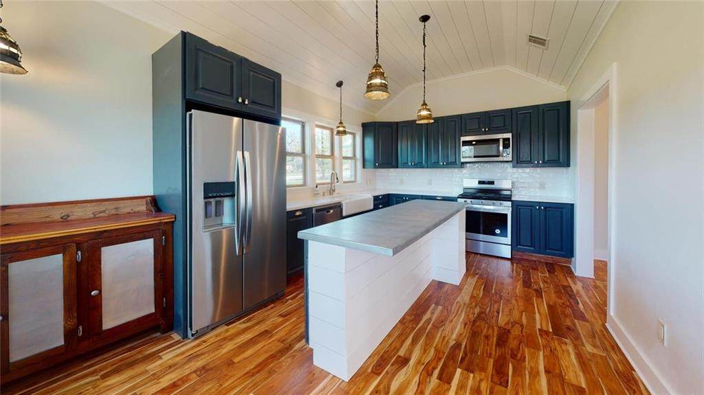 516 Broadway St - Photo 1