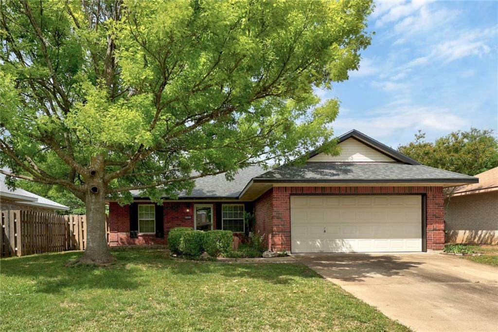 837 Coyote Ln - Photo 1
