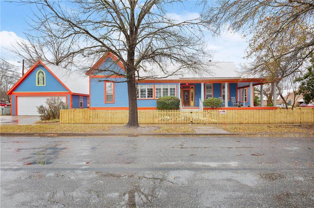107 4th St - Photo 1