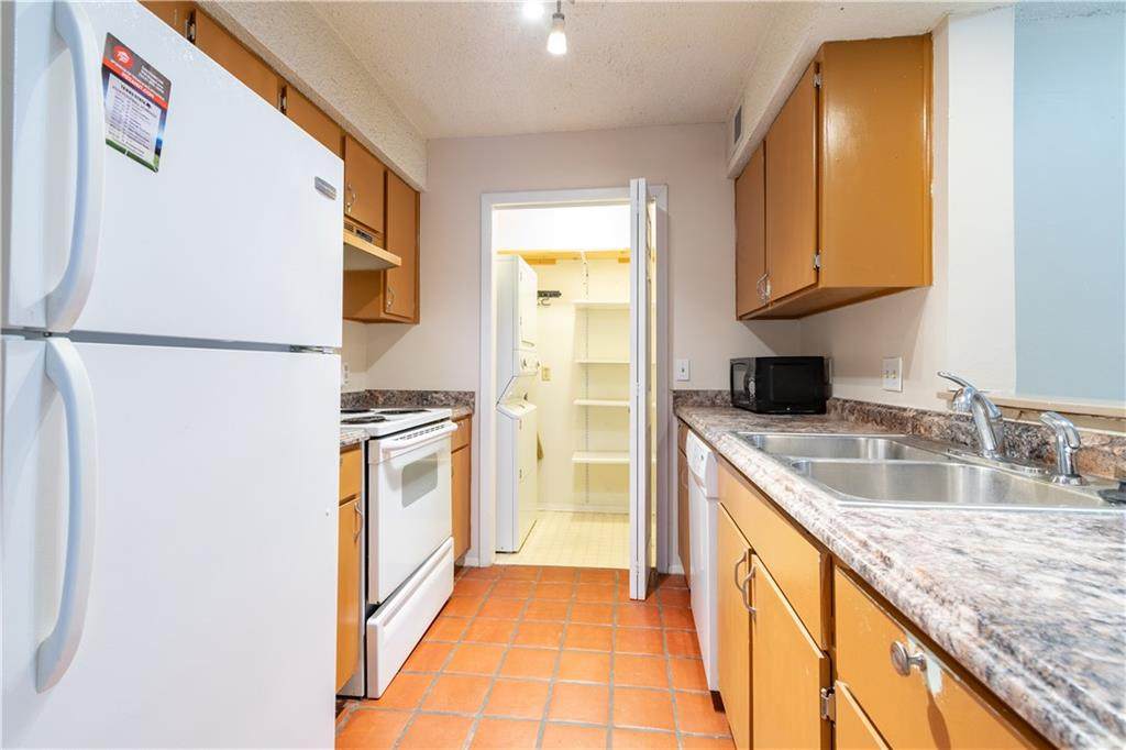 402 Fredericksburg St - Photo 1