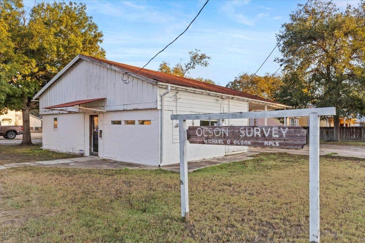 711 Water St - Photo 1