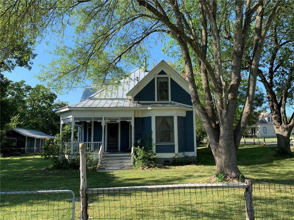 203 Walnut St - Photo 1