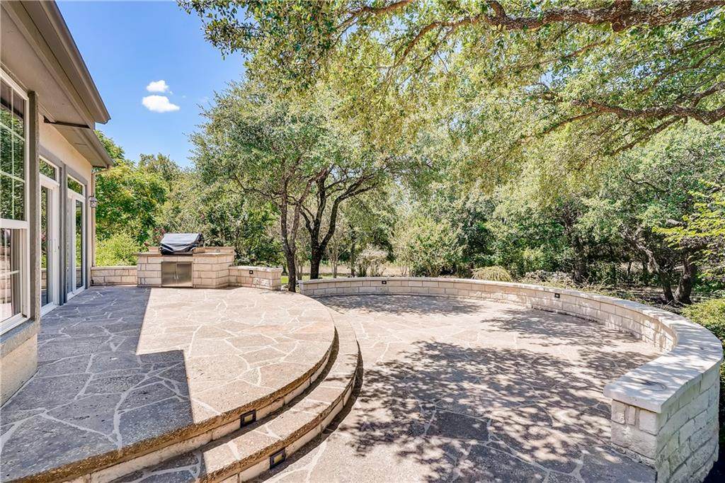 733 Armstrong Dr - Photo 1