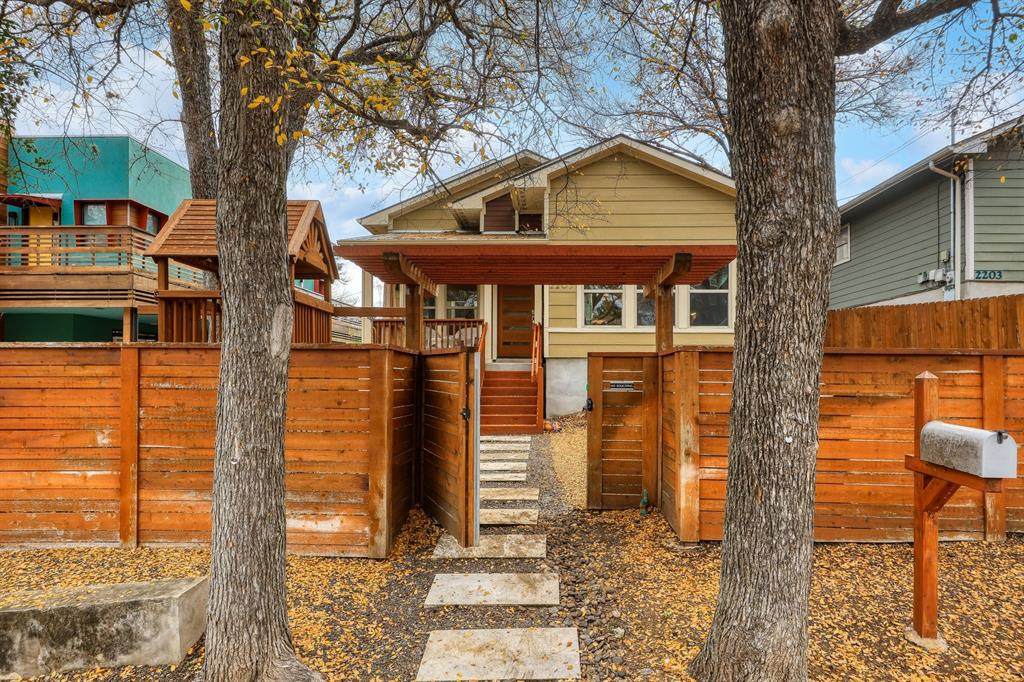 2205 9th St - Photo 1