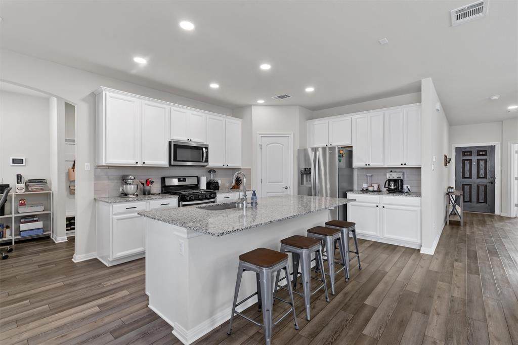 198 Beechnut Dr - Photo 1