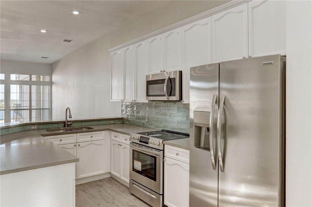 2918 Ranch Road 620 N - Photo 1
