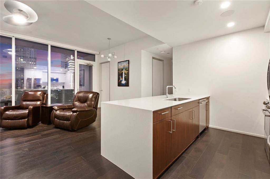301 West Ave - Photo 1