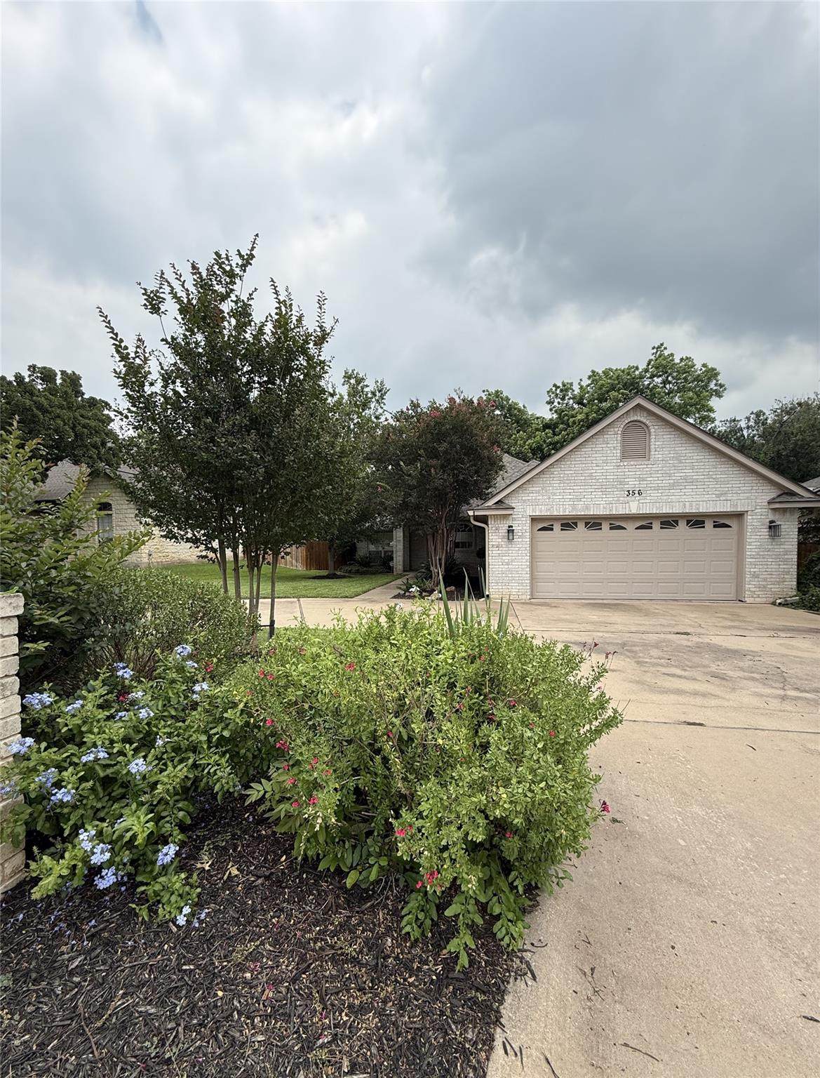 356 Mahan St - Photo 1