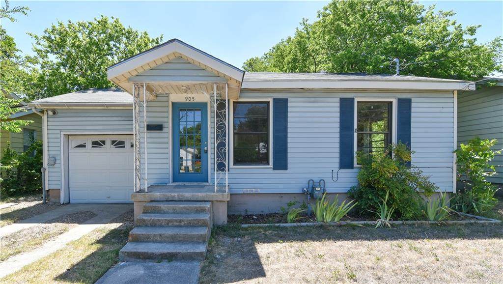 905 43rd St - Photo 1