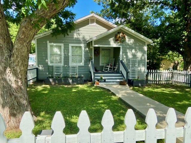 900 Victoria St - Photo 1