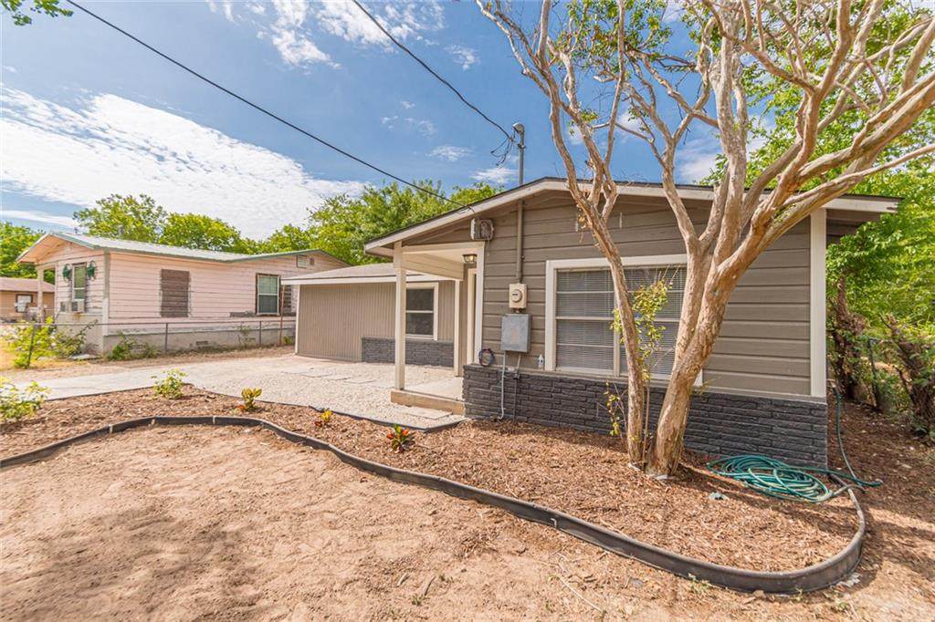 957 Anderson St - Photo 1