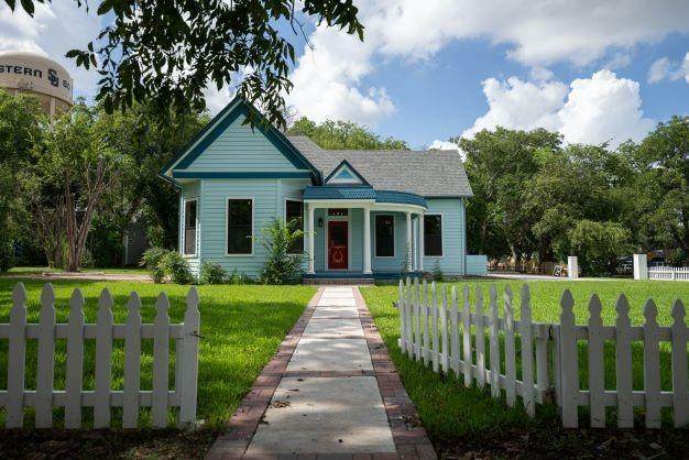 1304 University Ave - Photo 1