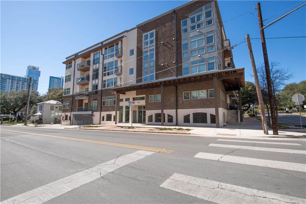 908 Nueces St - Photo 1
