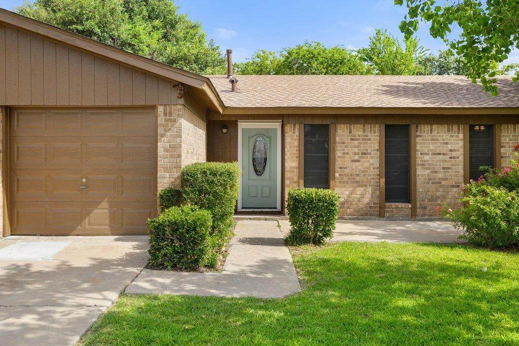 704 Brookwood Cir - Photo 1