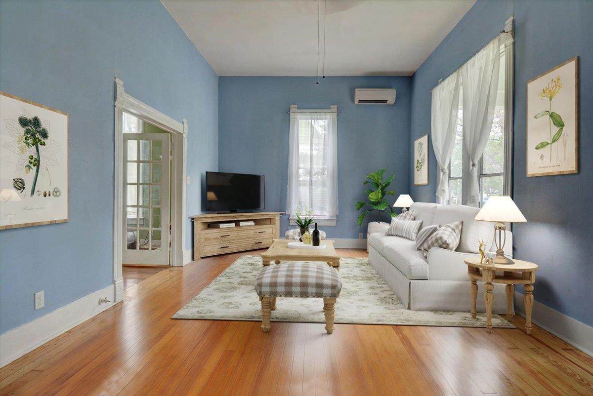 501 Burleson St - Photo 1