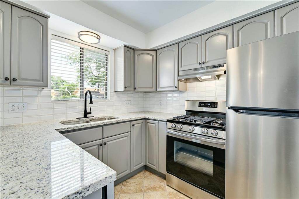 204 Northwest Dr - Photo 1