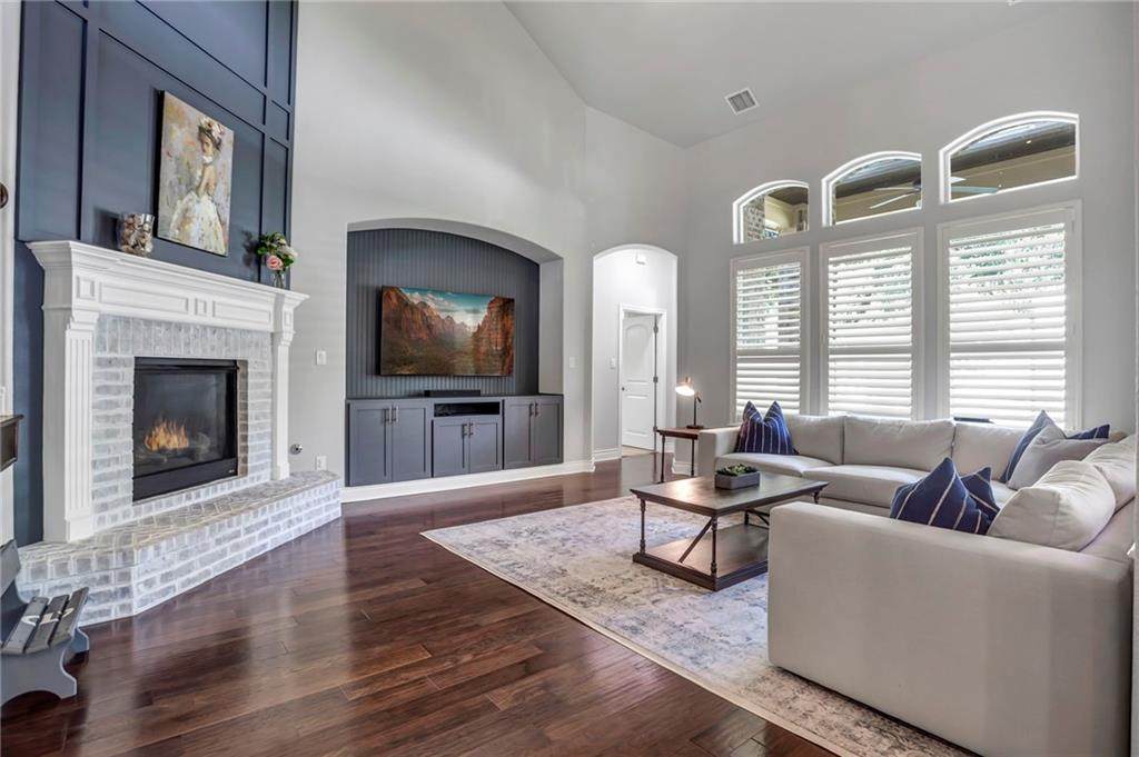 1916 Mulligan Dr - Photo 1