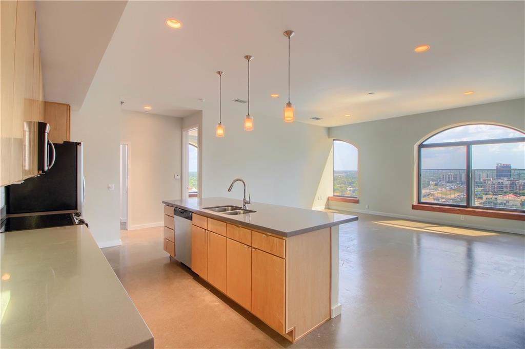 507 Sabine St - Photo 1