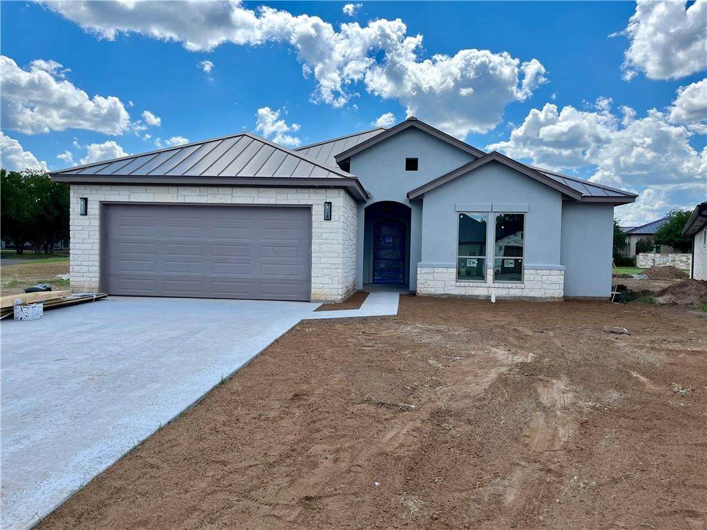 105 Gillespie - Photo 1