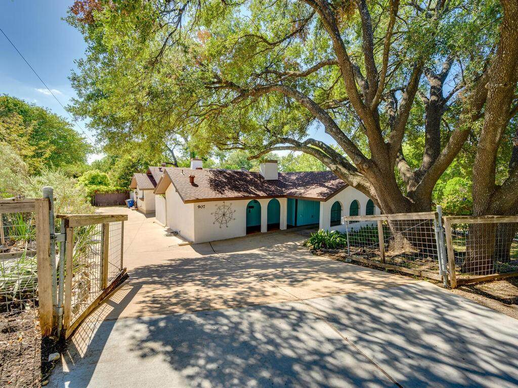 907 Live Oak St - Photo 1