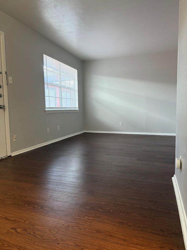 307 31st St - Photo 1