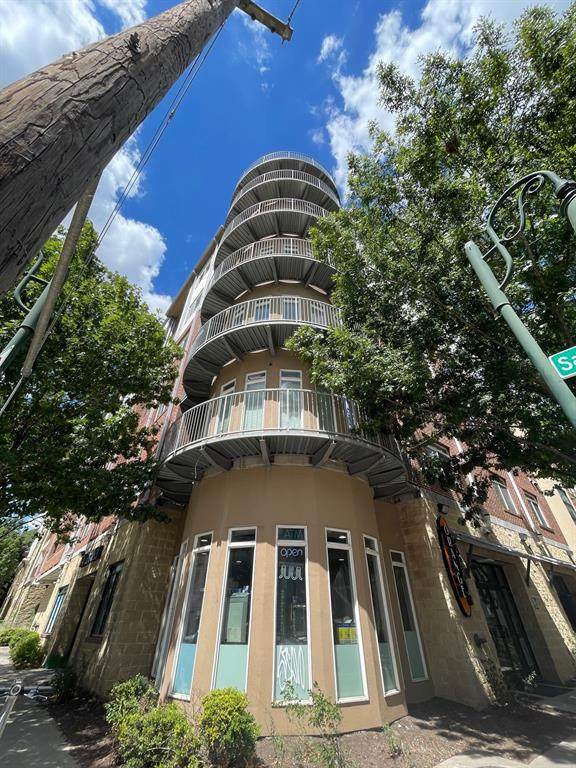 910 25th St - Photo 1