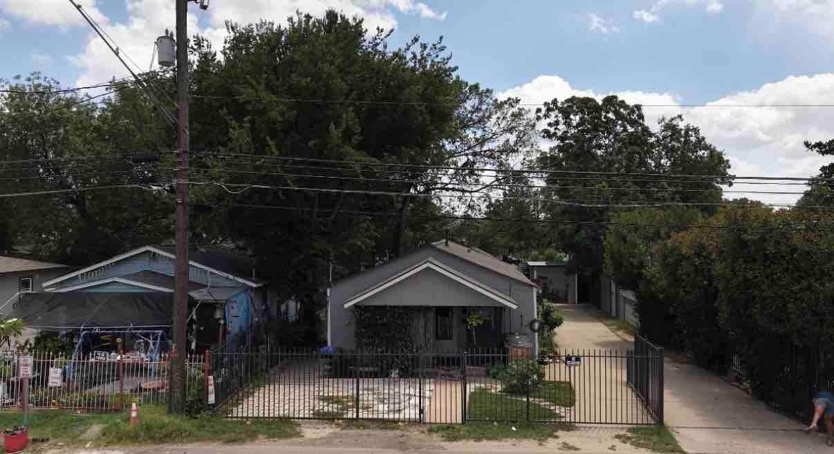2315 5th St - Photo 1