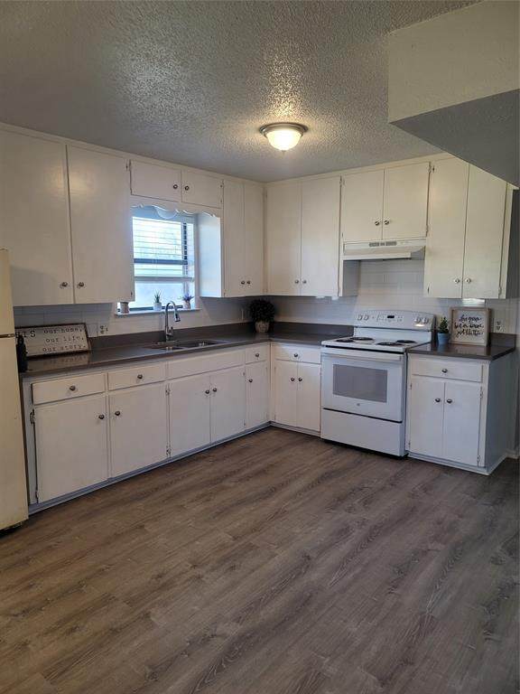 122 Louise St - Photo 1