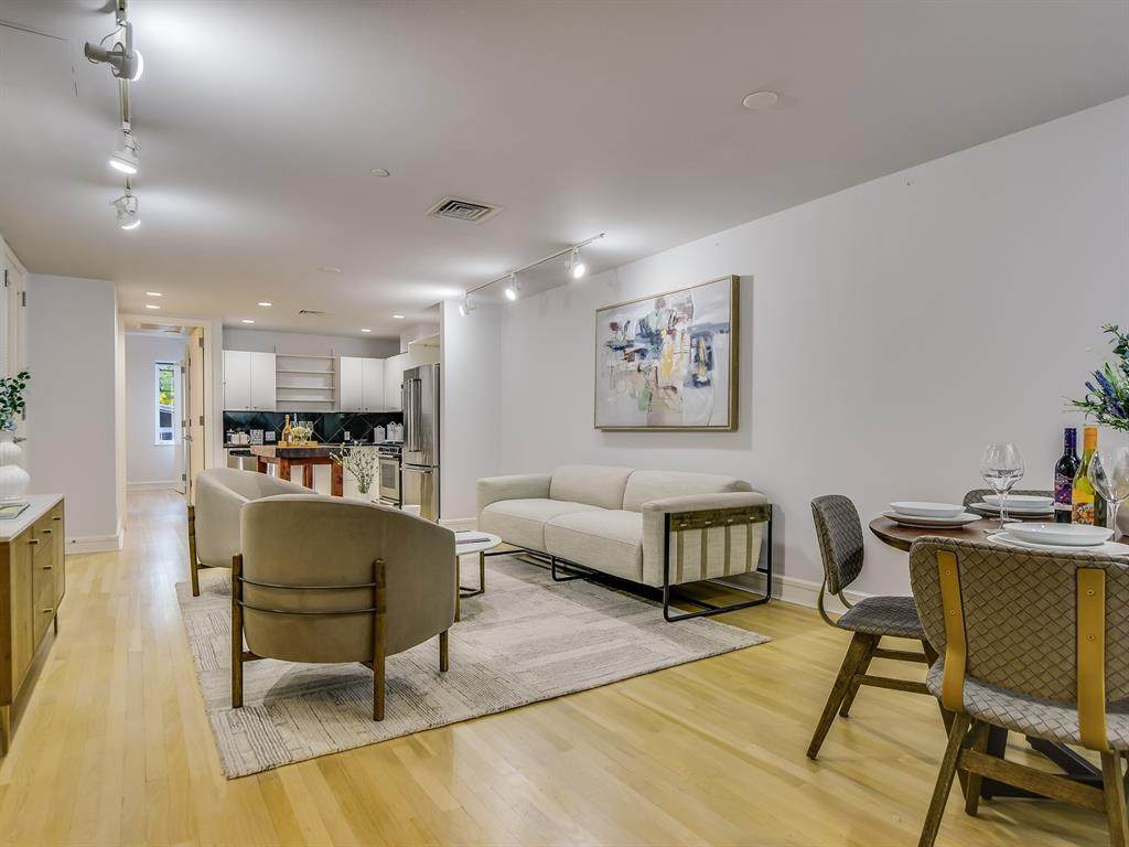 901 9th St - Photo 1