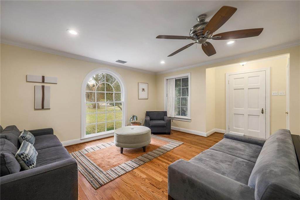 1204 Crestwood Rd - Photo 1
