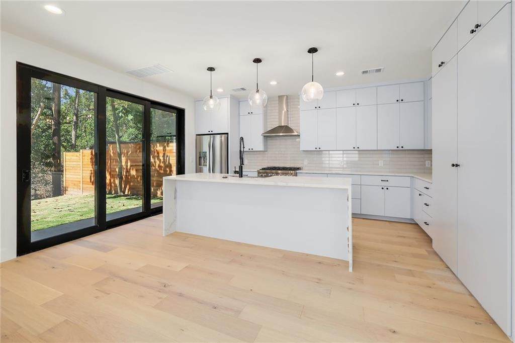 2806 Brinwood Ave - Photo 1