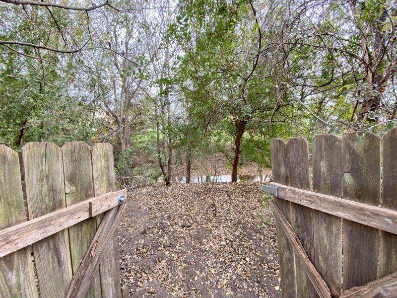 16407 Parkway Dr - Photo 1