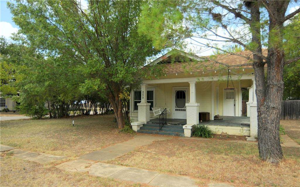 255 Moeller St - Photo 1