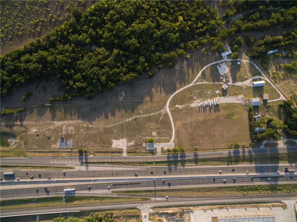 4709 Interstate 35 - Photo 1